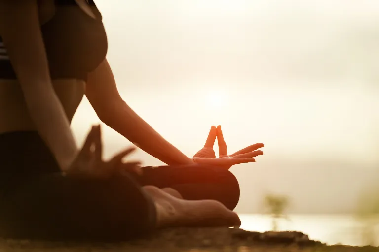 Meditation Tools for Daily Calm: Comparing Headspace, Calm, and Sudarshan Kriya