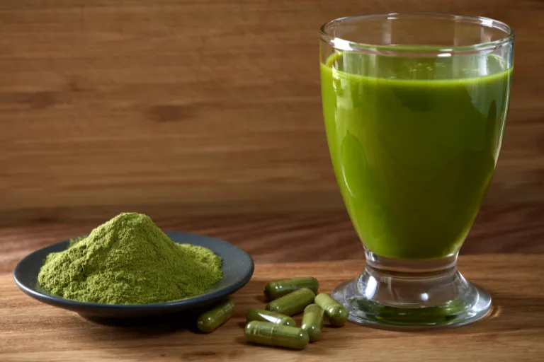 Best Greens Powder for Bloating: Reviews and Recommendations